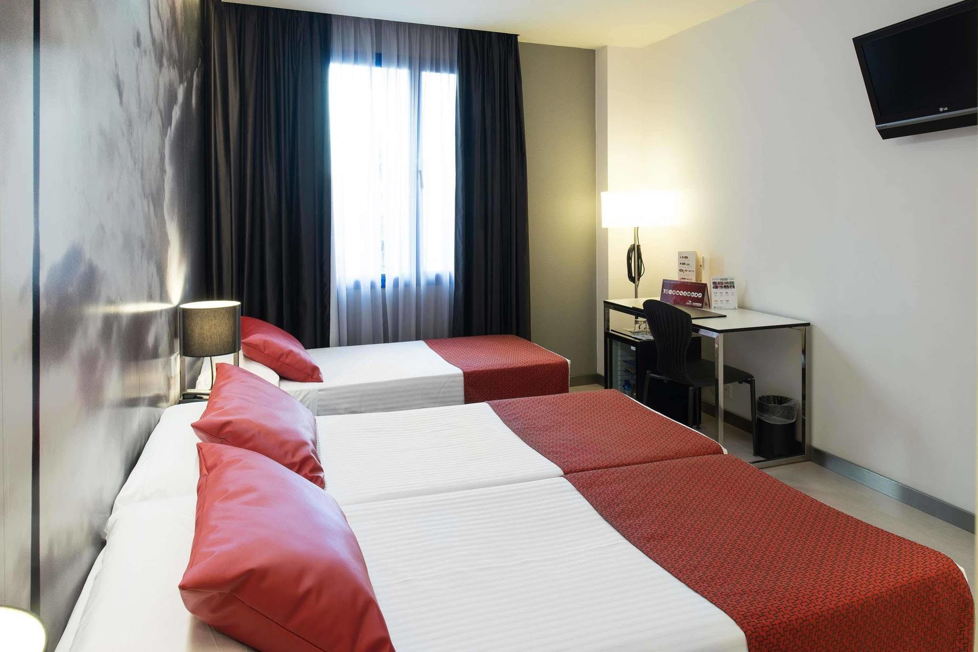 Hotel Catalonia Avinyo Barcellona Esterno foto